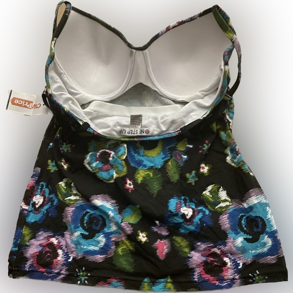 Flowers design black shirt - Picture 4 of 4